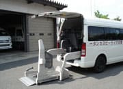 デイサービス送迎車